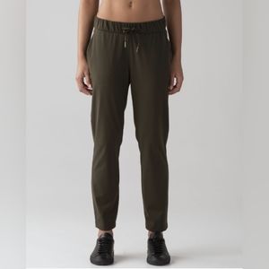 Lululemon On The Fly Pant *28 luxtreme size 8 dark olive